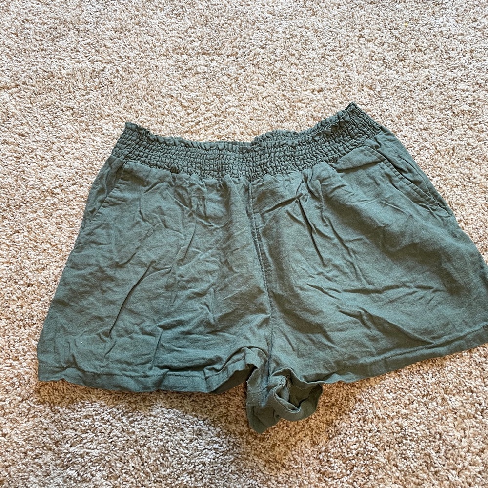 Universal thread linen shorts